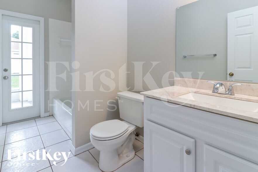 Building Photo - 11805 Cliffwood Ct