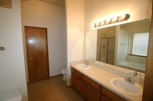 Building Photo - 3 Bed + Office - Private Master Suite - Mo...