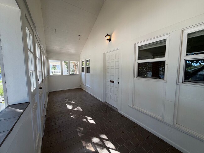 Building Photo - 1208 S Florence Pl