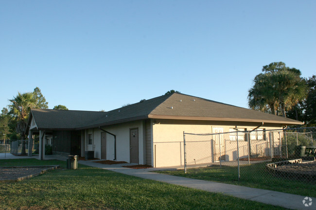 Building Photo - Sunlake Terrace Estates