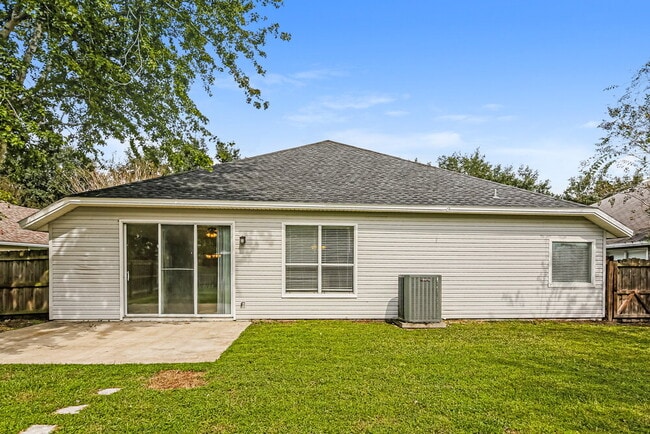 Building Photo - 301 N Lake Cunningham Ave