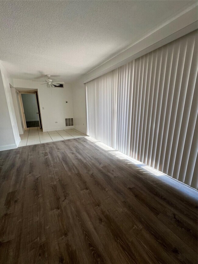 Building Photo - 2797 NE 51st St