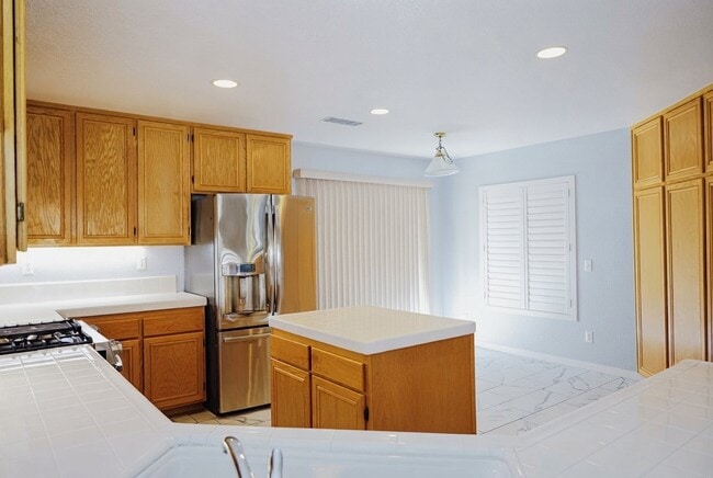 Building Photo - 42336 Camden Way