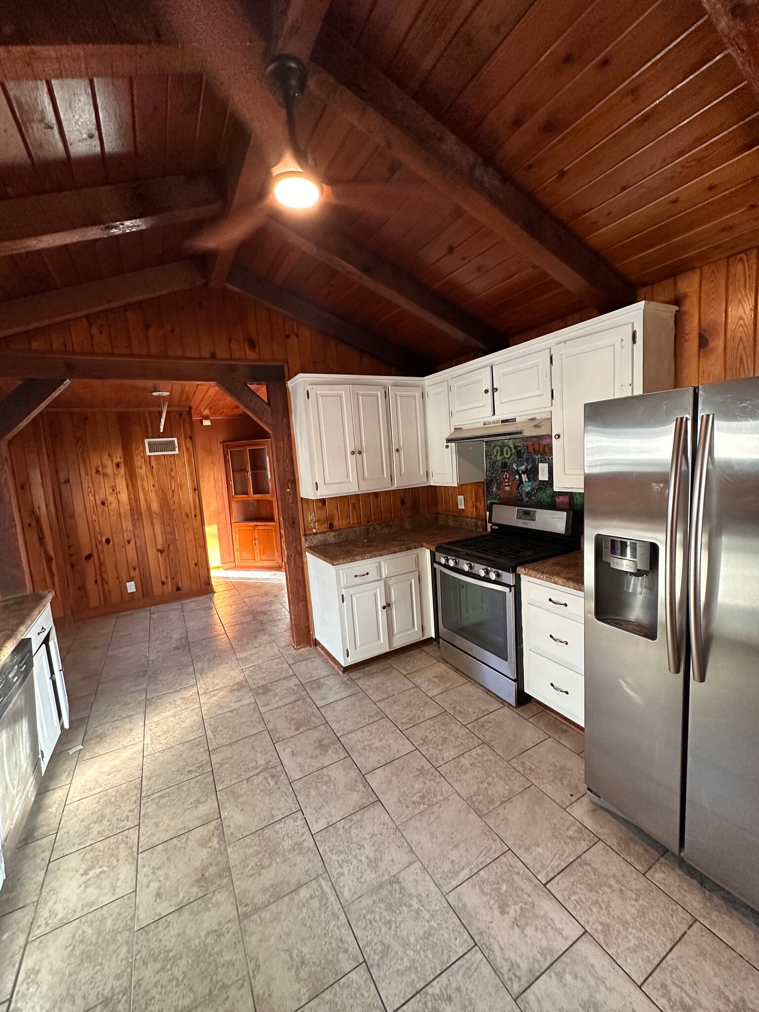 big vaulted log cabin kitchen - 4308 Francis St