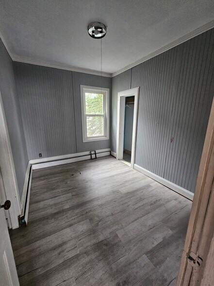 Building Photo - 164 Curtis St