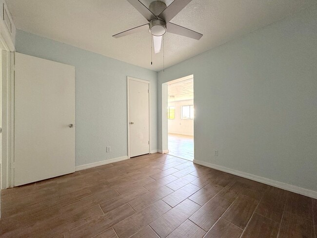 Building Photo - Northeast El Paso 4bed/3bath Refrig A/C w/...