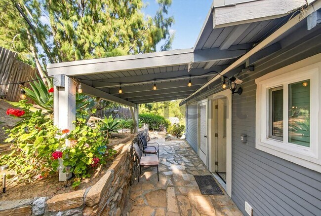 Building Photo - 16925 Hillside Dr