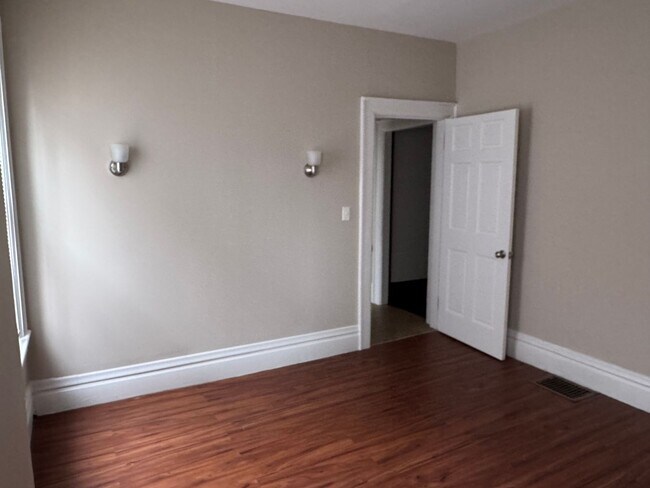 Building Photo - 1766-1768 Oak St