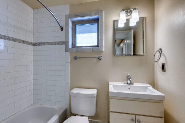 Building Photo - Capitol Hill Townhouse