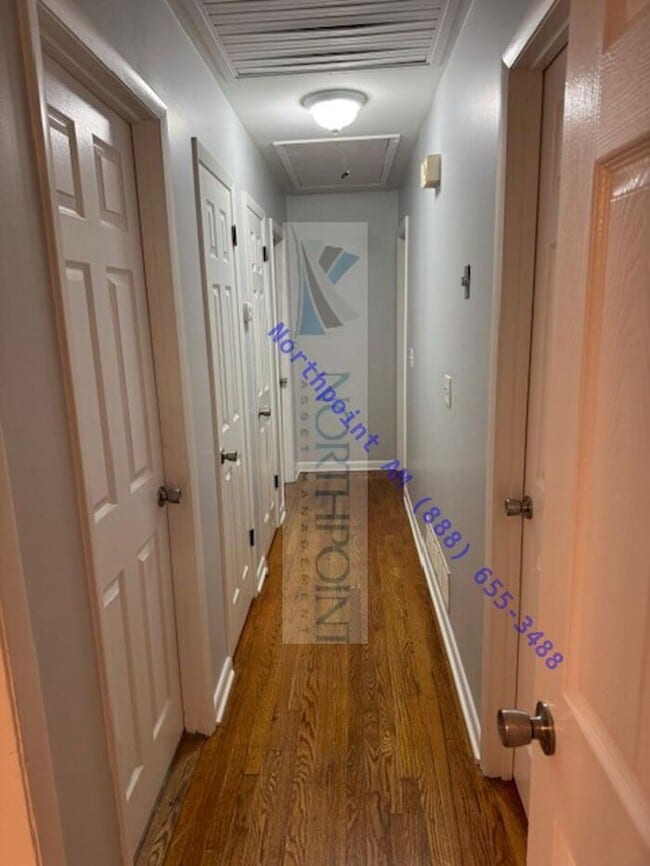 Building Photo - Well maintained home in great location!