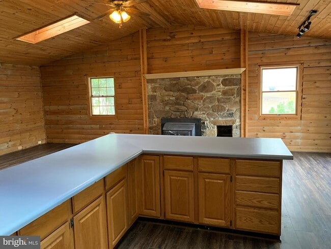 Building Photo - 7 Glade Dr