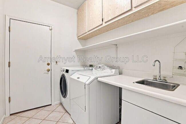 Building Photo - 7027 W Potter Dr