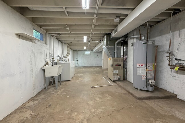 Building Photo - 1222 E Kensington Rd