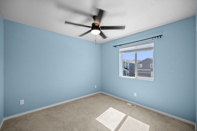 Building Photo - Beautiful 2022 Built Home With Views!