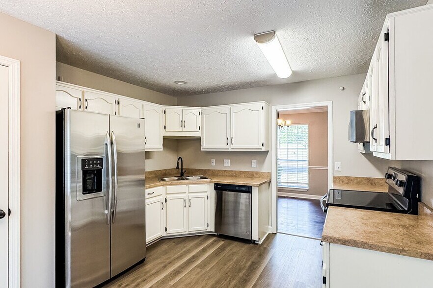 Building Photo - 161 S Birchwood Dr