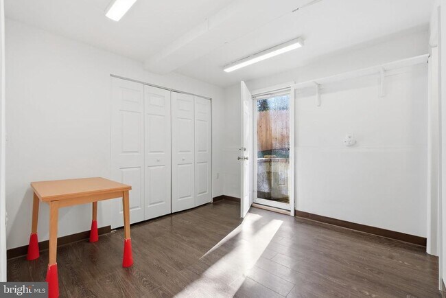 Building Photo - 3700 Emily St