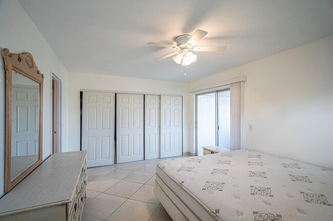 Building Photo - 467 Saxony Way