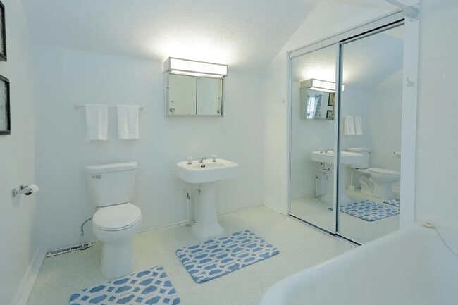 Building Photo - 60341 Constantine Rd