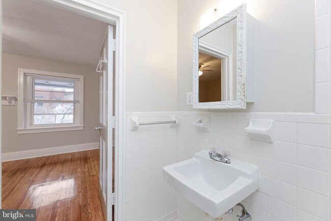Building Photo - 2509 Cliffbourne Pl NW