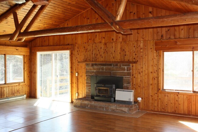 Building Photo - 109 Forest Lake Ln