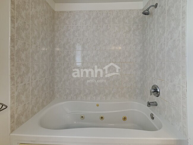 Building Photo - 1821 Eagle Dr