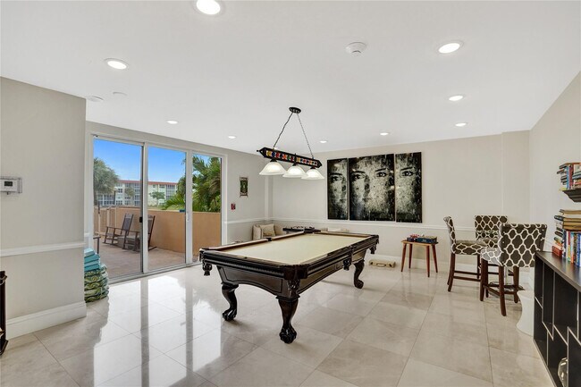 Building Photo - 1150 Hillsboro Mile