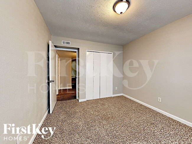 Building Photo - 6914 Pickett Dr