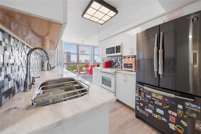 Building Photo - 3530 Mystic Pointe Dr