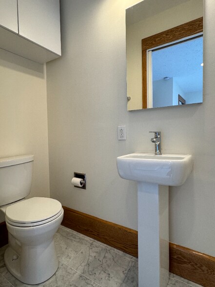 Building Photo - 814 N Park Ave