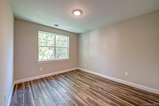 Building Photo - 1 Conklin St