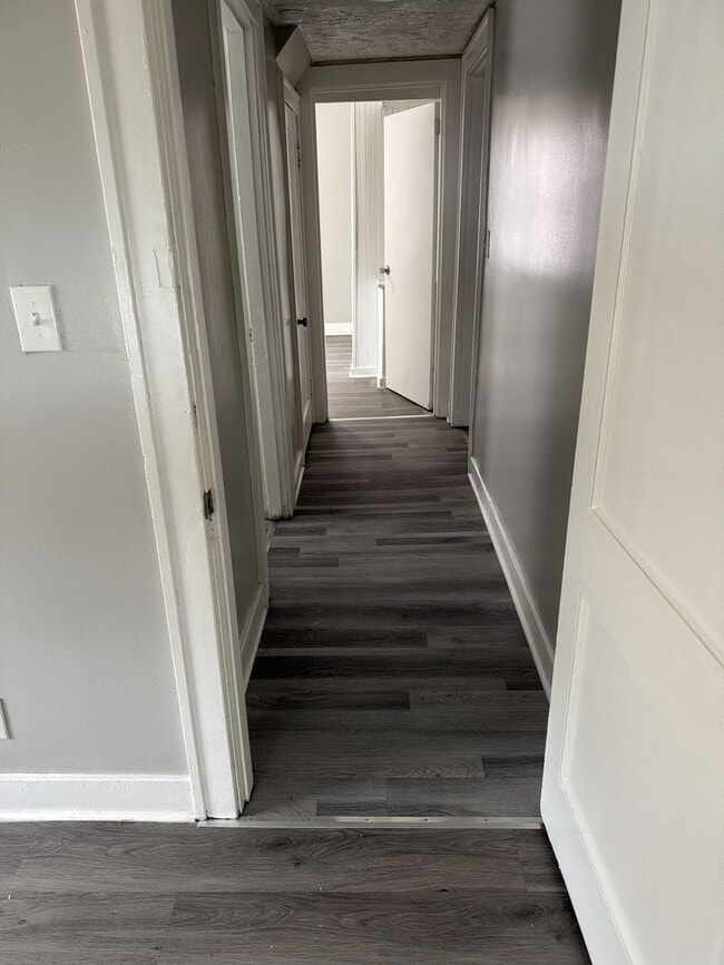 Building Photo - 4BR/2BA House- Newly renovated