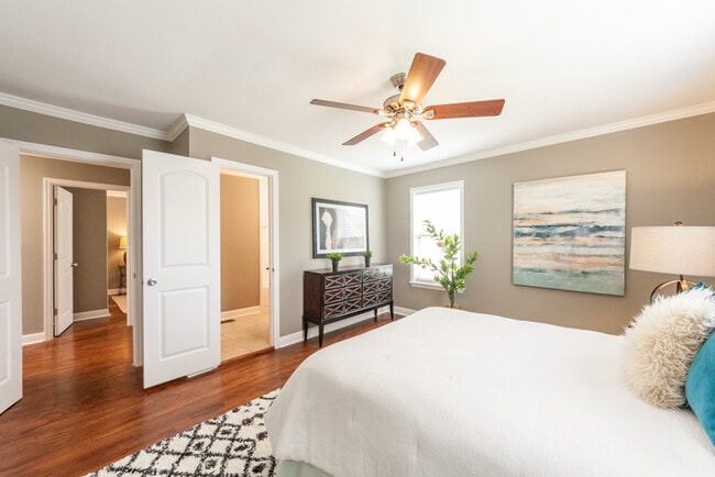 Building Photo - 833 Grove St