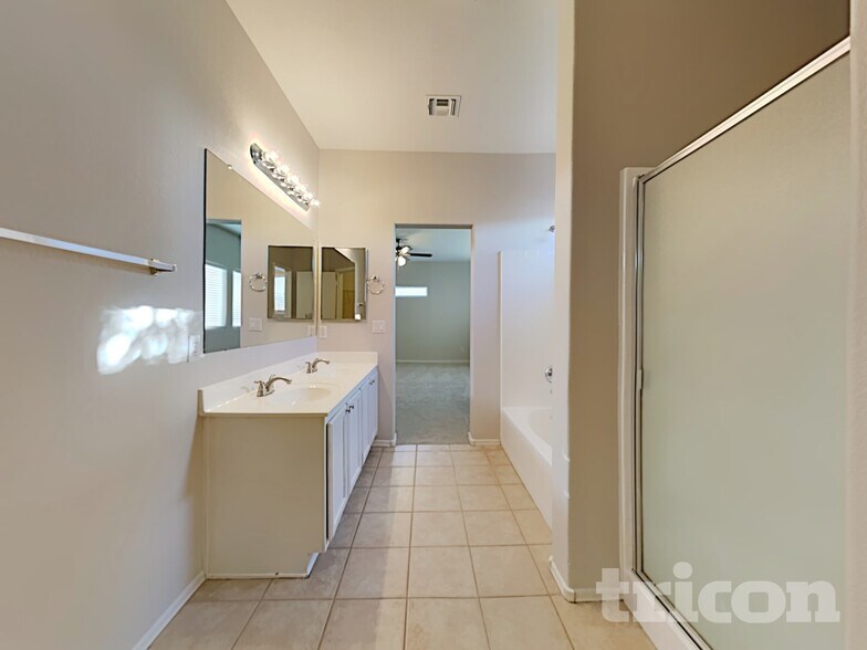 Building Photo - 14415 N 132nd Dr