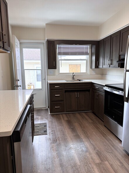 Building Photo - 2023 Burton Ave