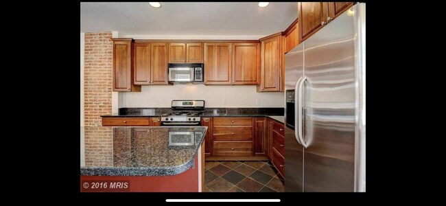 Building Photo - 3 Bed - Pets Allowed Near Patterson Park