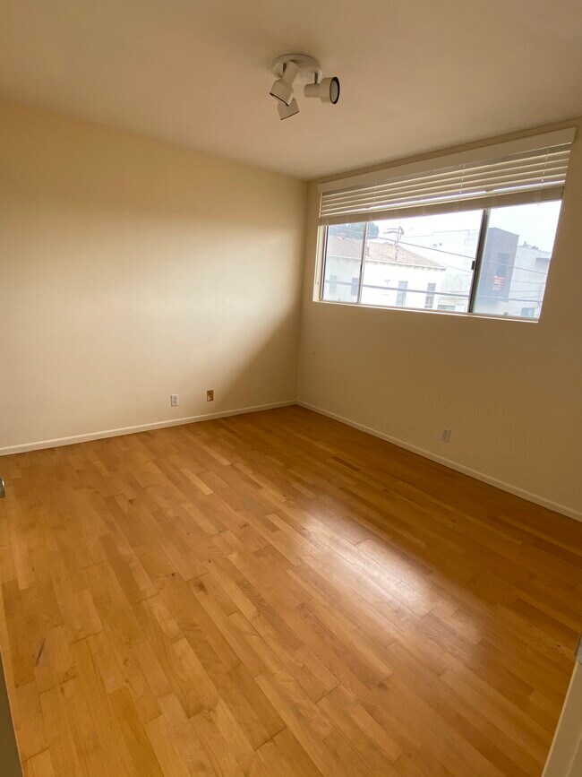 Building Photo - 947 15th St