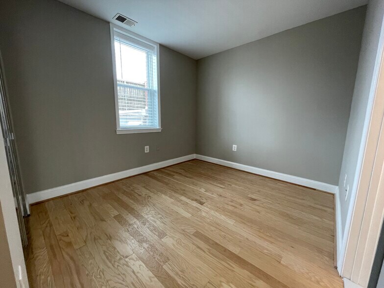 bedroom - 1731 Willard St NW