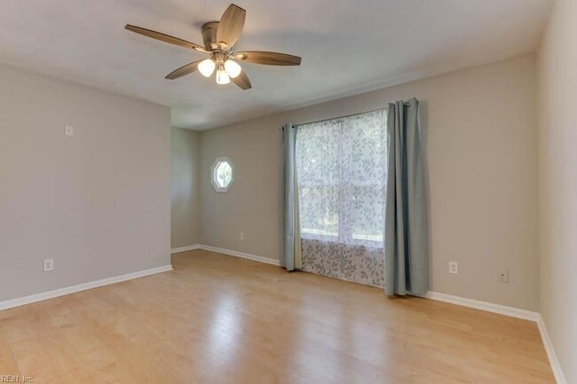 Building Photo - 3800 Sunset Point