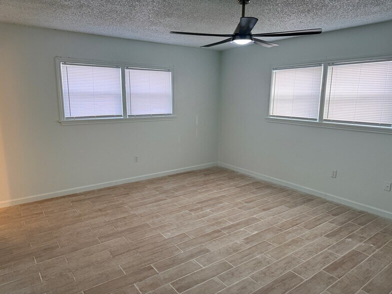 Building Photo - 2501 Redbud Ave