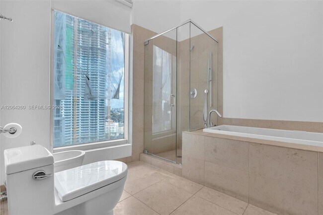 Building Photo - 475 Brickell Ave