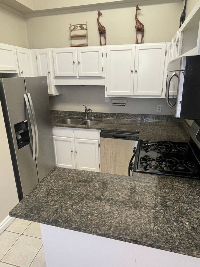 Building Photo - Great 1BD/1BA Uptown, Private Backyard, Laundry in Unit