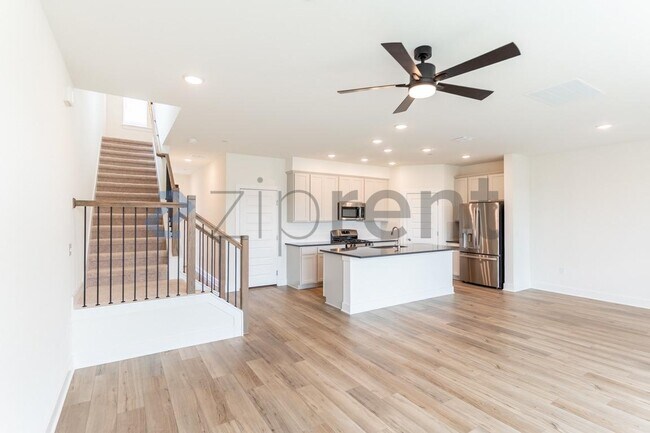 Building Photo - Unit B