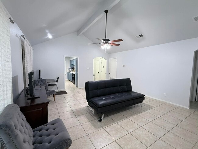 Building Photo - 1709 Kingwood Dr