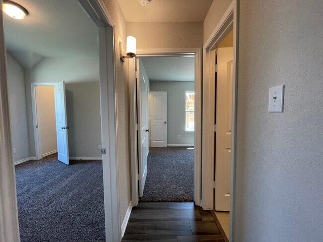 Building Photo - 7726 Merry Oaks Cv
