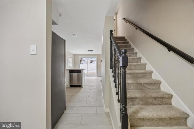 Building Photo - 431 Logan Ave