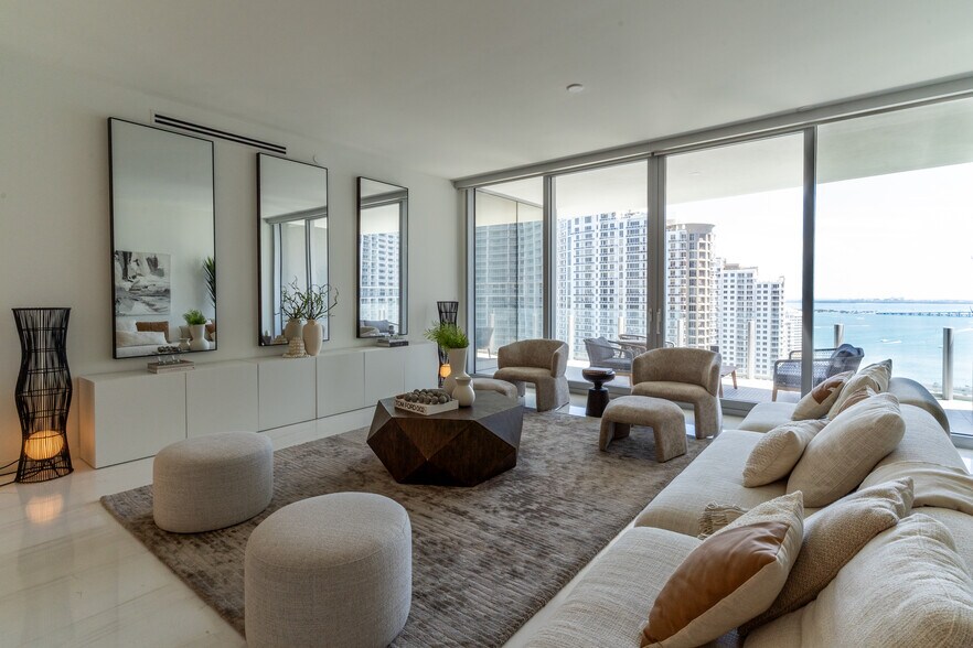 Building Photo - 300 Biscayne Boulevard Way
