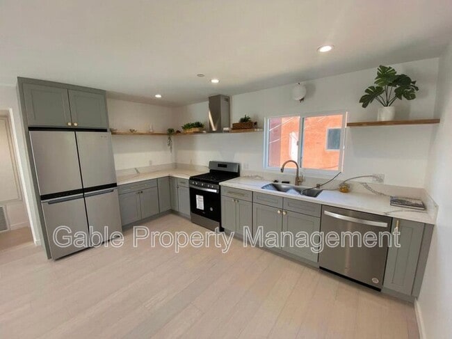 Building Photo - 2320 Fernleaf St