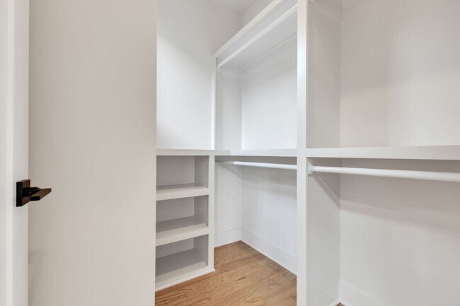 Building Photo - Stunning Salemtown Townhome With Fenced In Yard