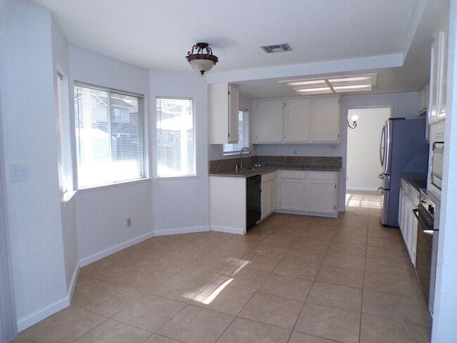 Building Photo - North Modesto Near Mall & Freeway