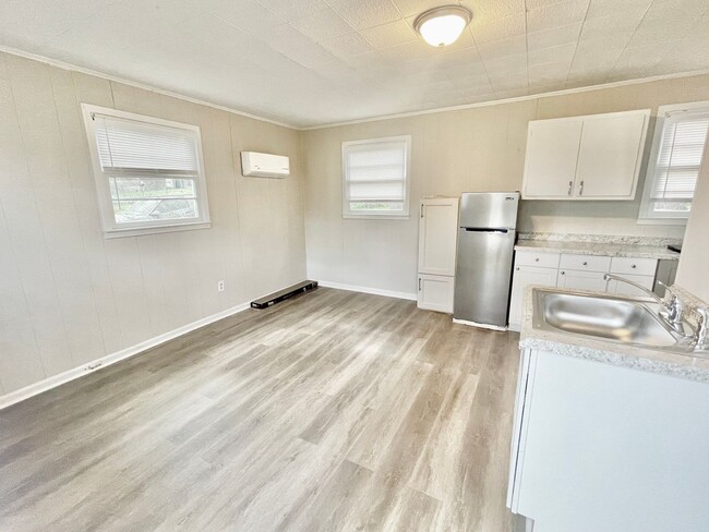 Building Photo - 1004 Highland Ave